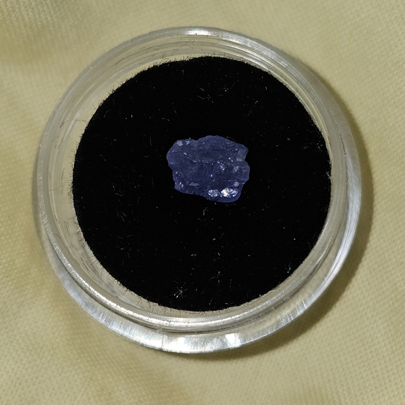 Sz 6, Dainty Solitaire Tanzanite Ring, 925 Silver,Rhodium,& Rough Sample of Tanz - Picture 12 of 13